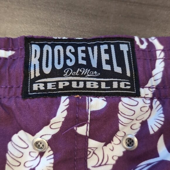 Roosevelt Del Mar Republic Swim Trunks Seahorse Dolphin Print - Picture 11 of 12